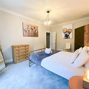  Apartment Rose Street's Hidden Treasure- 2bed Newly Refurbished United Kingdom